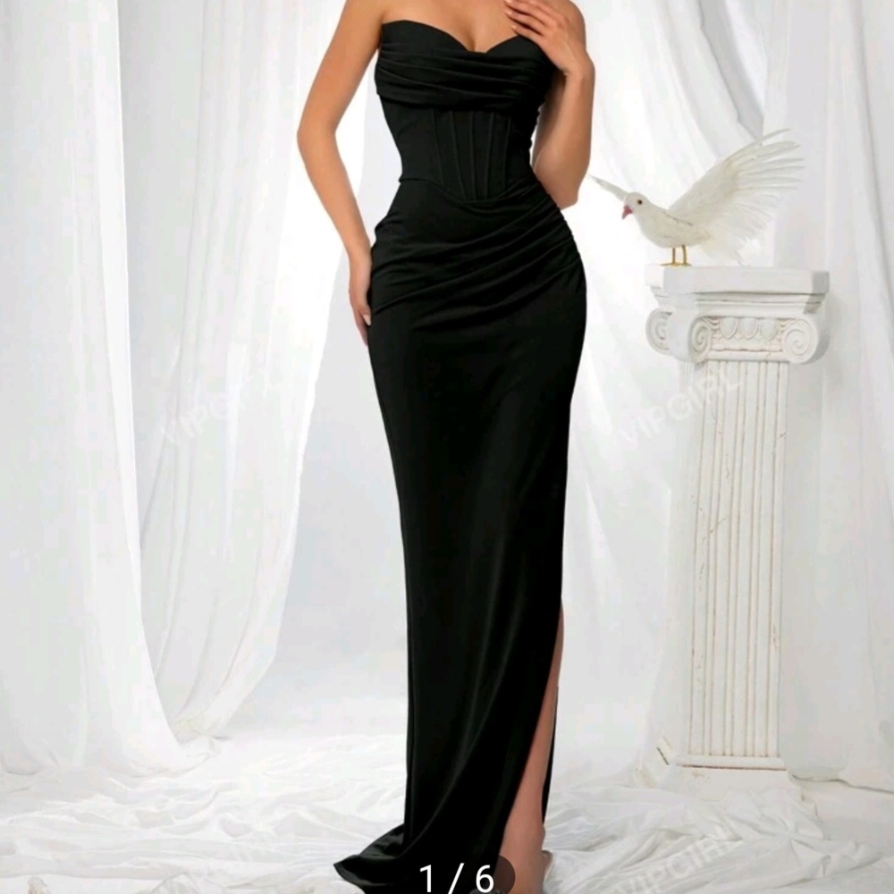 Elegant Black Strapless Evening Gown